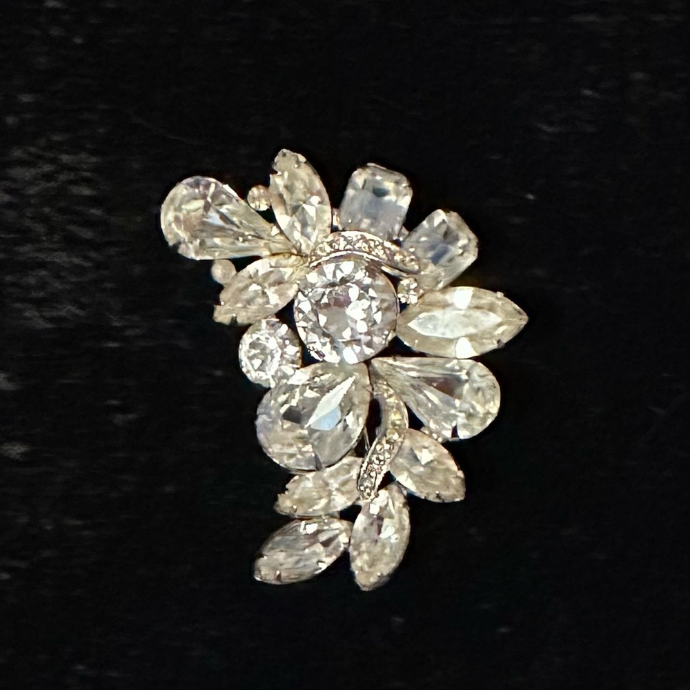 Vintage Albert Weiss Elegant Silver Rhinestone Brooch